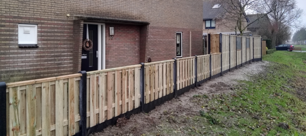 Montage Houten Palen Tuinschermfabriek Speling halve cm